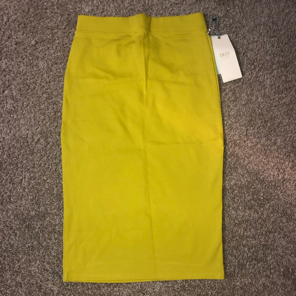Fitted pencil skirt (chartreuse)